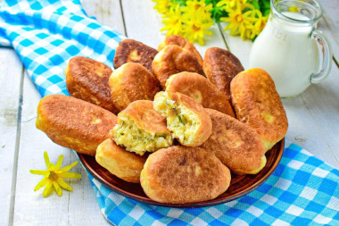 Пирожки с начинкой из картофеля жареные