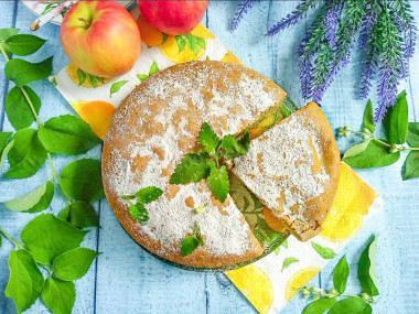 Шарлотка с мятой