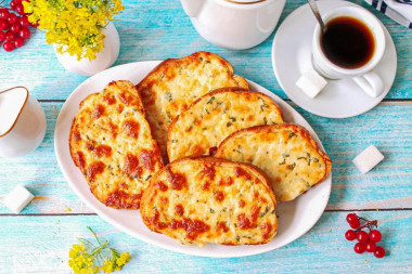 Гренки с сыром в духовке