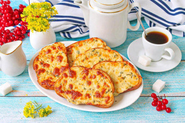 Гренки с сыром в духовке