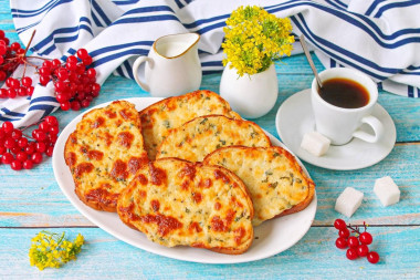 Гренки с сыром в духовке