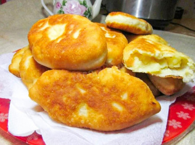 Дрожжевые пирожки в хлебопечке с картошкой несладкие