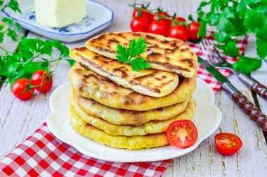 Хычины с мясом на сковороде