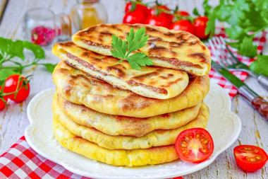Хычины с мясом на сковороде