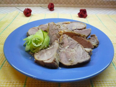 Баранья нога запечённая с салом и специями