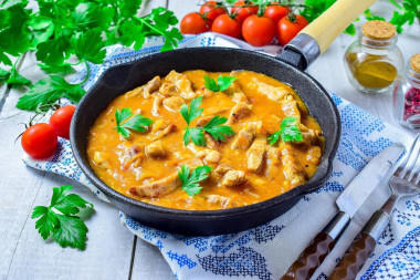 Гуляш с морковью и луком из свинины