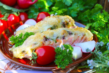 Горбуша в духовке с майонезом сыром и луком
