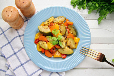 Тушеные овощи на сковороде