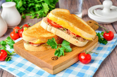 Тунец с сыром бутерброды сэндвичи