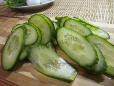 Рецепт - Лаваш с мягким сыром и свежим огурцом - Шаг 5 - . Я специально взяла несколько видов, чтобы выбрать более подходящий. Думаю, для этого рецепта лучше подойдет сыр в лоточках. Но и так получилось очень вкусно