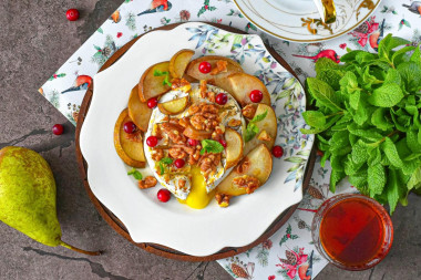 Камамбер с грушей в аэрогриле