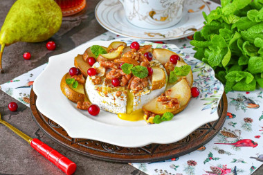 Камамбер с грушей в аэрогриле