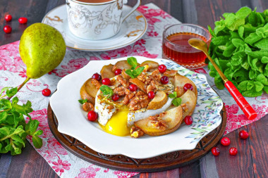 Камамбер с грушей в аэрогриле