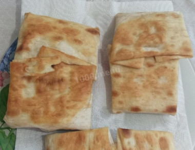 Конвертики с крабовыми палочками на сковороде