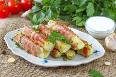 Кабачки запечённые в беконе с прованскими травами