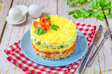 Салат с корейской морковью и копченой курицей