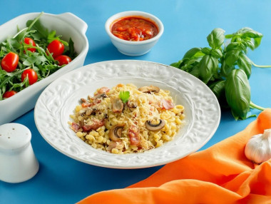 Птитим с беконом и грибами