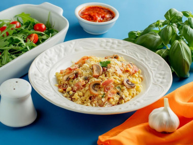 Птитим с беконом и грибами