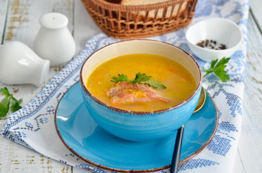 Гороховый суп с копченостями ребрышками классический