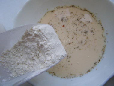 Рецепт - Филе трески в яичном кляре на молоке жареное с луком - Шаг 5 -  Можно, попробовав еще подсолить и приправить специями, и добавить муку, но тоже небольшими порциями.