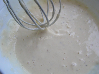 Рецепт - Филе трески в яичном кляре на молоке жареное с луком - Шаг 7 -  Кляр должен получиться такой консистенции как на фото.