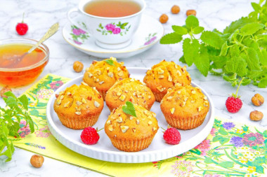 Медовые кексы в духовке с орехами