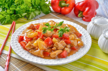 Курица с ананасами в кисло сладком соусе