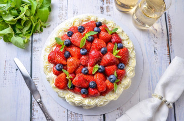 Итальянский пирог свадебный торт с ягодами