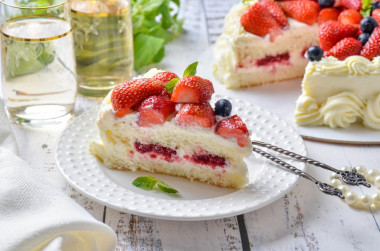 Итальянский пирог свадебный торт с ягодами