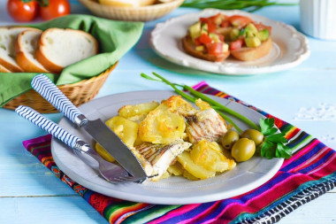 Филе минтая с картошкой в духовке