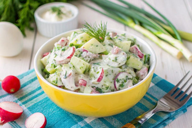 Салат из редиски с яйцом огурцом и зеленым луком