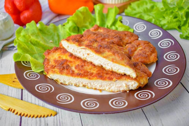 Шницель куриный в панировке из грудки на сковороде
