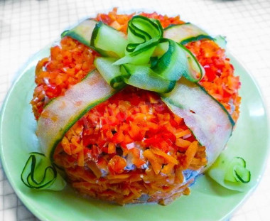 Салат Подарок с курицей и маринованными шампиньонами