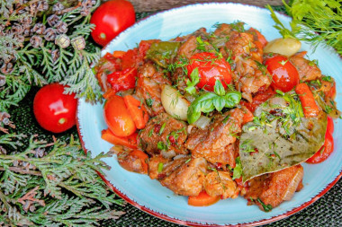 Свинина в казане на костре