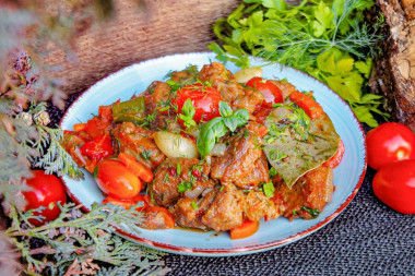 Свинина в казане на костре