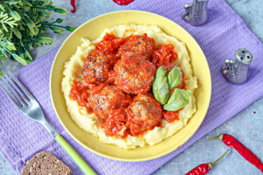 Классические фрикадельки из фарша в соусе