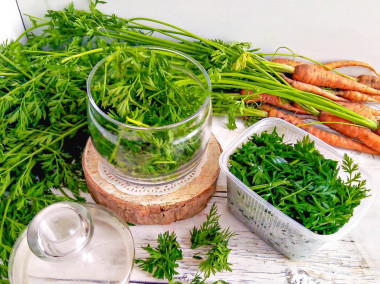 Морковная ботва на зиму