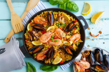 Испанская паэлья с морепродуктами классическая