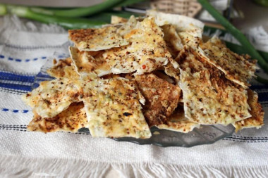 Чипсы лавашные с сыром в микроволновке