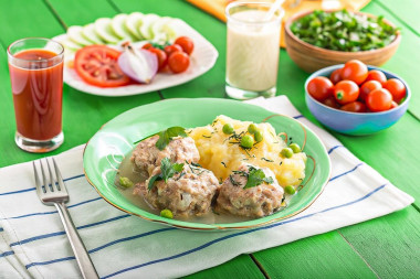 Фрикадельки в сливочном соусе