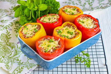 Перец с фаршем и сыром в духовке