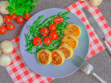Соленые сырники из творога с сыром