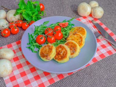 Соленые сырники из творога с сыром