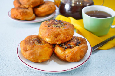 Беляши на сковороде с мясом жареные