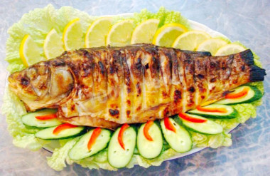 Карп с лимонами на мангале