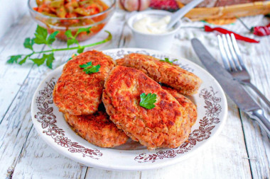 Котлеты из фарша говядины на сковороде