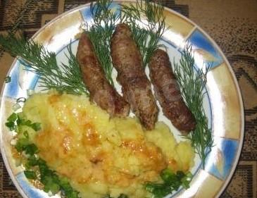 Рулетики из отбивной свинины с салом и чесноком в духовке