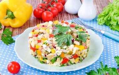Салат с курицей и маринованными огурцами