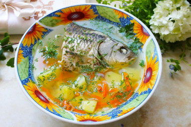 Рыбный суп уха из карася в домашних условиях