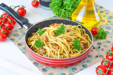 Макароны с соевым соусом и курицей - быстро и вкусно